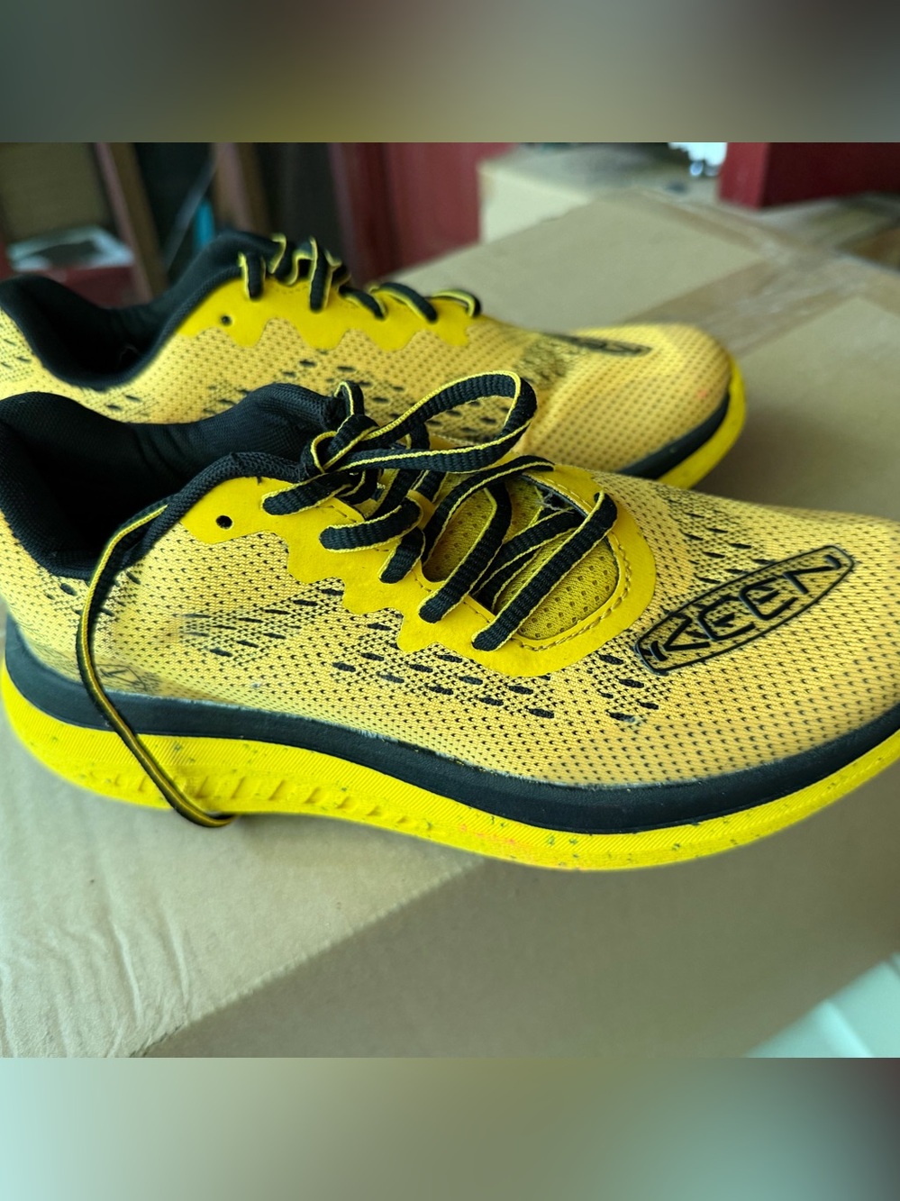 KEEN Womens Athletic Sneakers Size 7.5 Yellow Black Running Walking Shoes